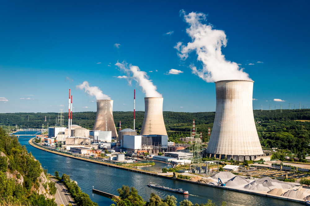 Macron fordert finanzielle Beiträge von der Schweiz für neue Atomkraftwerke
