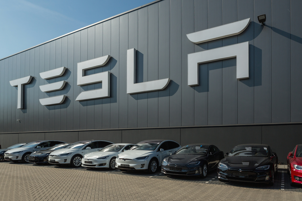 Elon Musk will weltweit 14.000 Stellen bei Tesla streichen - Deutsche Tesla-Fabrik mit 3000 Arbeitsplätzen ebenfalls betroffen