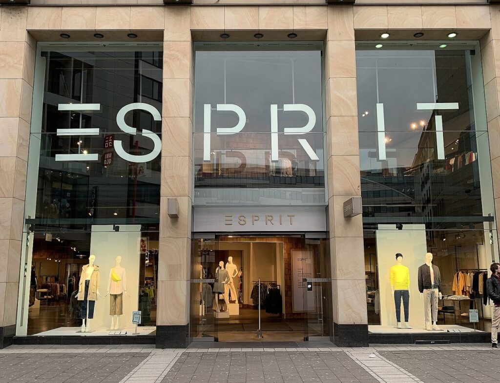 Die Modekette Esprit hat beim Amtsgericht Düsseldorf Insolvenz für das gesamte Europageschäft angemeldet. 1500 Mitarbeiter betroffen. 