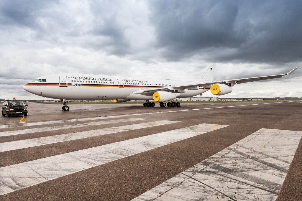 Fast so viele Leer- wie bemannte Flüge bei der Flugbereitschaft der Bundesregierung - 40.000 Tonnen CO₂-Ausstoß bei leeren Regierungsfliegern