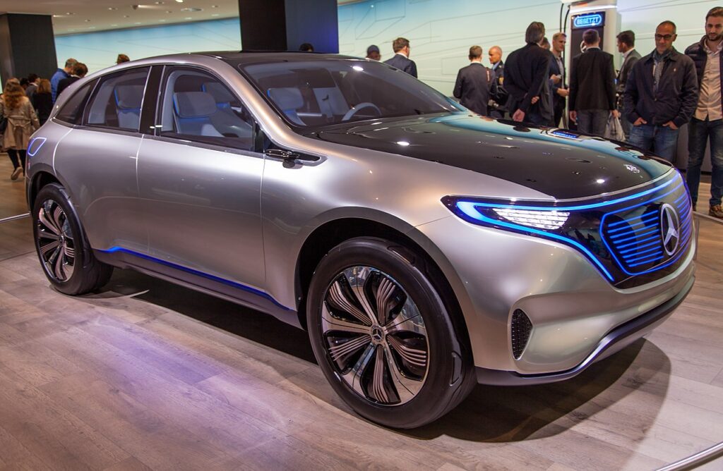  Luxus-Elektroautos als Ladenhüter - Kundschaft bevorzugt Verbrenner. Mercedes, Aston Martin &CO  bremsen Elektro-Projekte