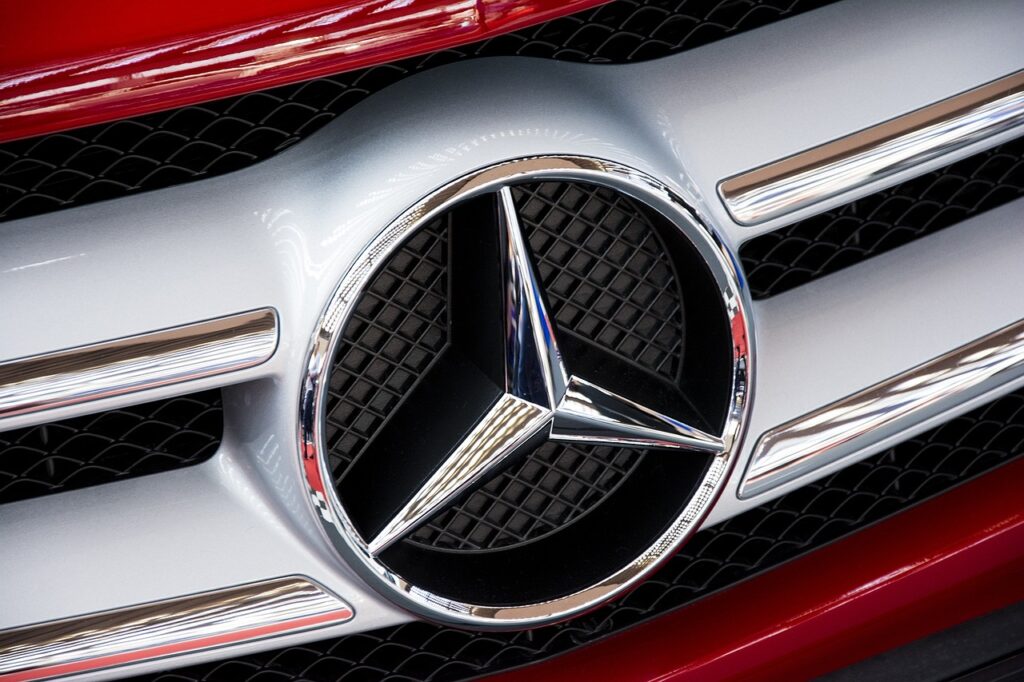 Mercedes kippt Luxus-Elektroautos: Nachfrage zu gering, Kosten explodieren – „Electric only“-Strategie gescheitert