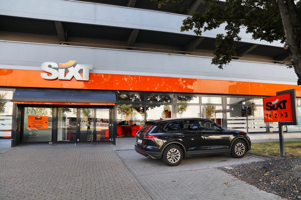 Erheblicher Wertverlust bei Gebrauchtwagen beeinträchtigt die Rentabilität von Sixt.  Preisverfall bei Elektroautos besonders hoch