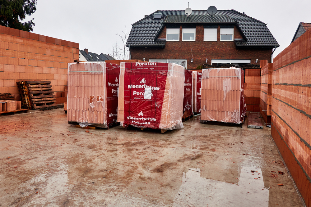 Wienerberger hat aufgrund der aktuellen Baukrise die  Poroton-Ziegelproduktion im Werk Reetz eingestellt. Zahlreiche Mitarbeiter mussten gehen