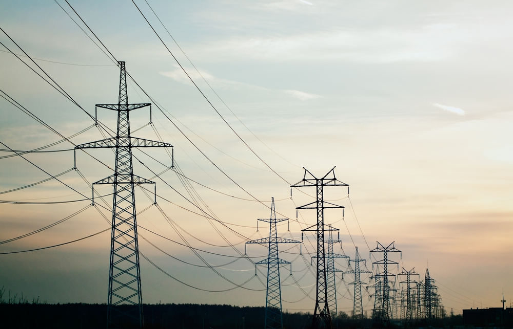 Freileitungen vs. Erdkabel: Bundesländer im Streit um den Stromnetzausbau. 35,3 Milliarden Einsparpotential durch Umstieg auf Freileitungen
