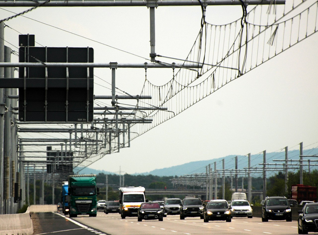 E-Autobahn gescheitert: 30 Millionen Euro für nichts – Ministerium stoppt Förderung - Teststrecke wird wieder abgebaut