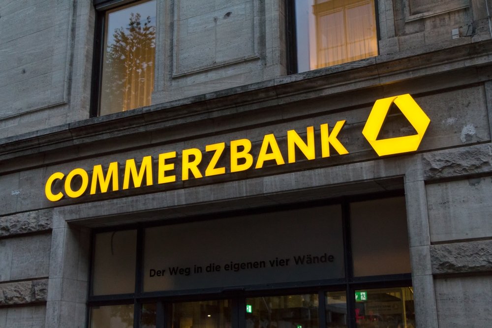 Droht das Ende der Commerzbank?  Regierung verkauft staatliche Anteile mit 2,5 Milliarden Euro Verlust an italienische UniCredit-Bank