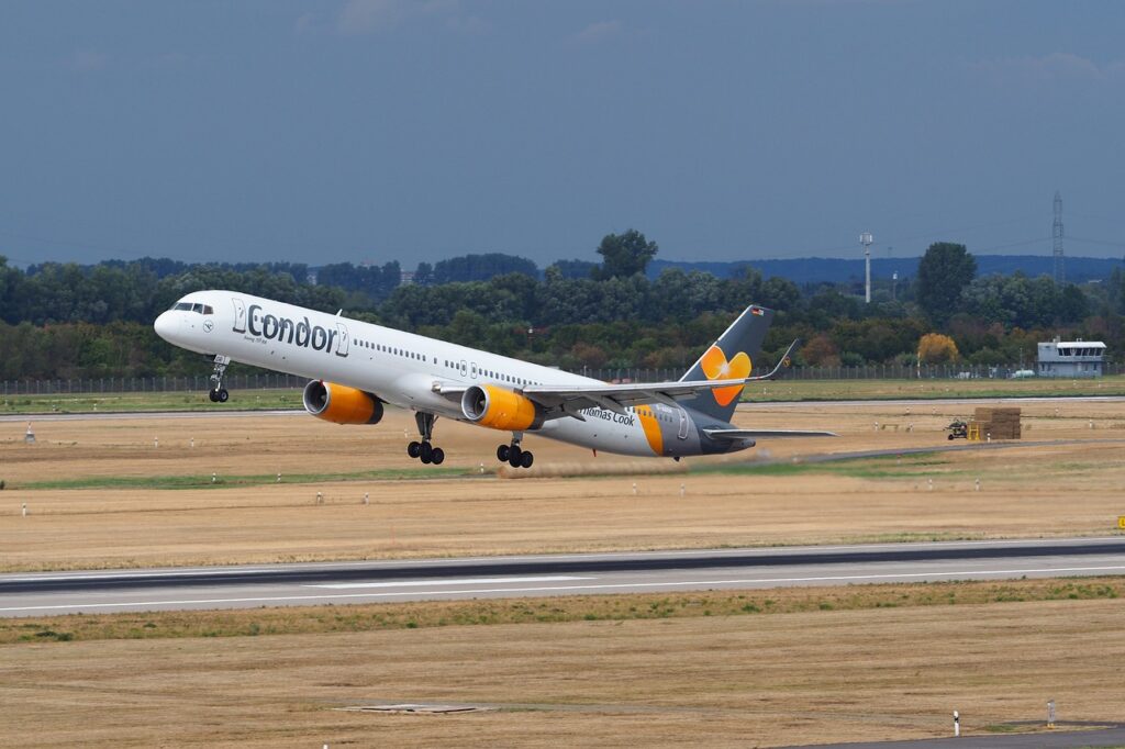 Nach Ryanair und Eurowings -  jetzt reagiert auch Condor auf steigende Betriebskosten und streicht Flüge am Hamburger Flughafen