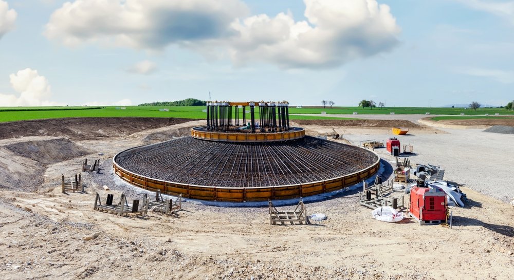 Windkraftanlagen müssen nach ihrer Betriebszeit komplett abgebaut werden, doch die gesetzlichen vorgegebenen Rücklagen sind oft zu niedrig