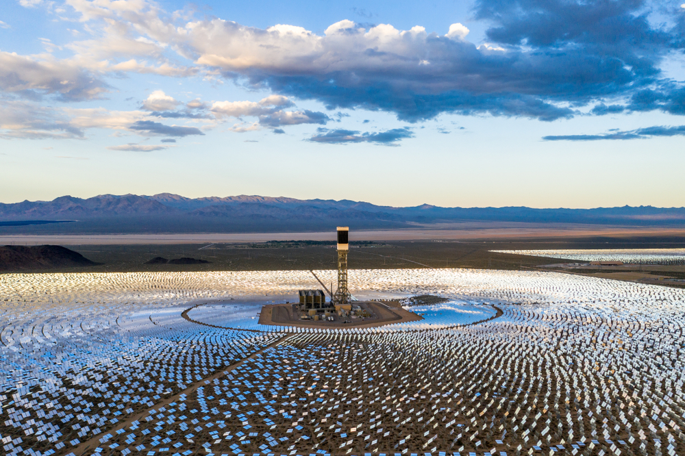 Das als zukunftsweisend geltende Ivanpah-Projekt ist nach wenigen Jahren an der Wirtschaftlichkeit, Umwelt- und Technikproblemen gescheitert 