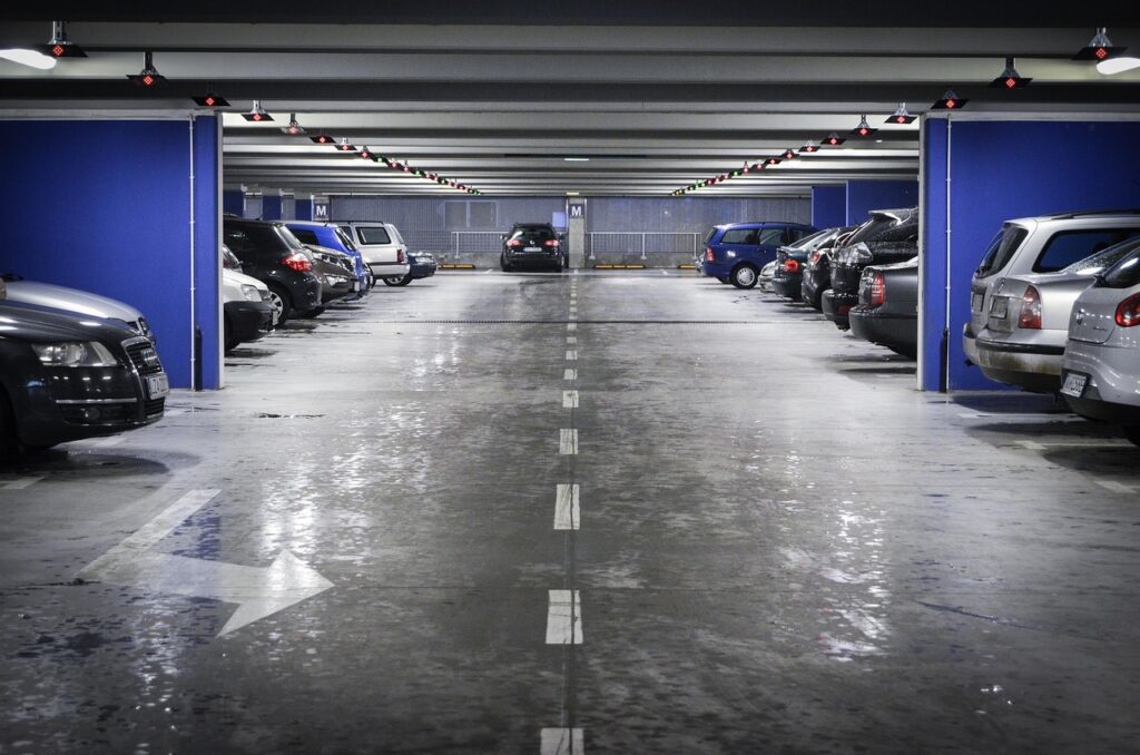 Die Umwelthilfe fordert höhere Gebühren fürs Parken in Innenstädten - der öffentliche Raum sei zu kostbar für „immer größer werdende Autos“