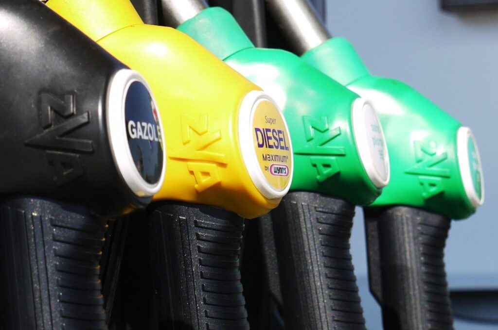 Im Zuge des Dieselskandals zahlen neun Autohersteller und zwei Zulieferer Bußgelder von 250 Millionen Euro wegen Verstößen gegen Umwelt- und Technikvorgaben. Ermittlungen der Staatsanwaltschaft Frankfurt von 2019 bis 2025 abgeschlossen.