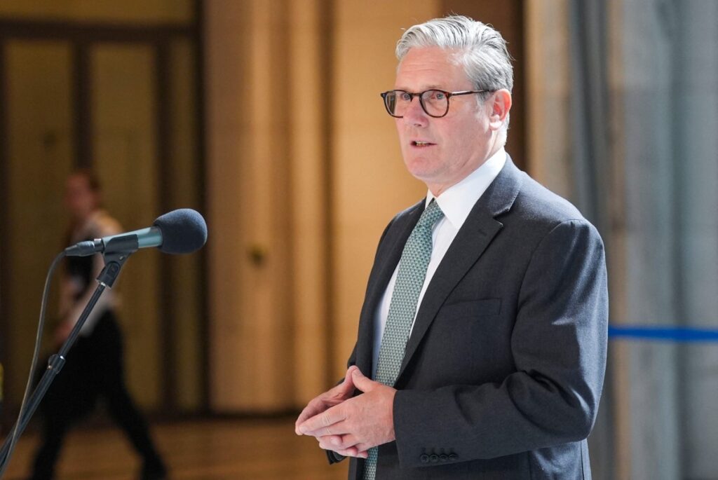 roßbritanniens Premier Keir Starmer strebt eine engere Beziehung zur EU an und zeigt sich zu Zugeständnissen bei Mobilität, Lebensmittelstandards und Justiz bereit. Ein EU-Gipfel in London steht bevor.