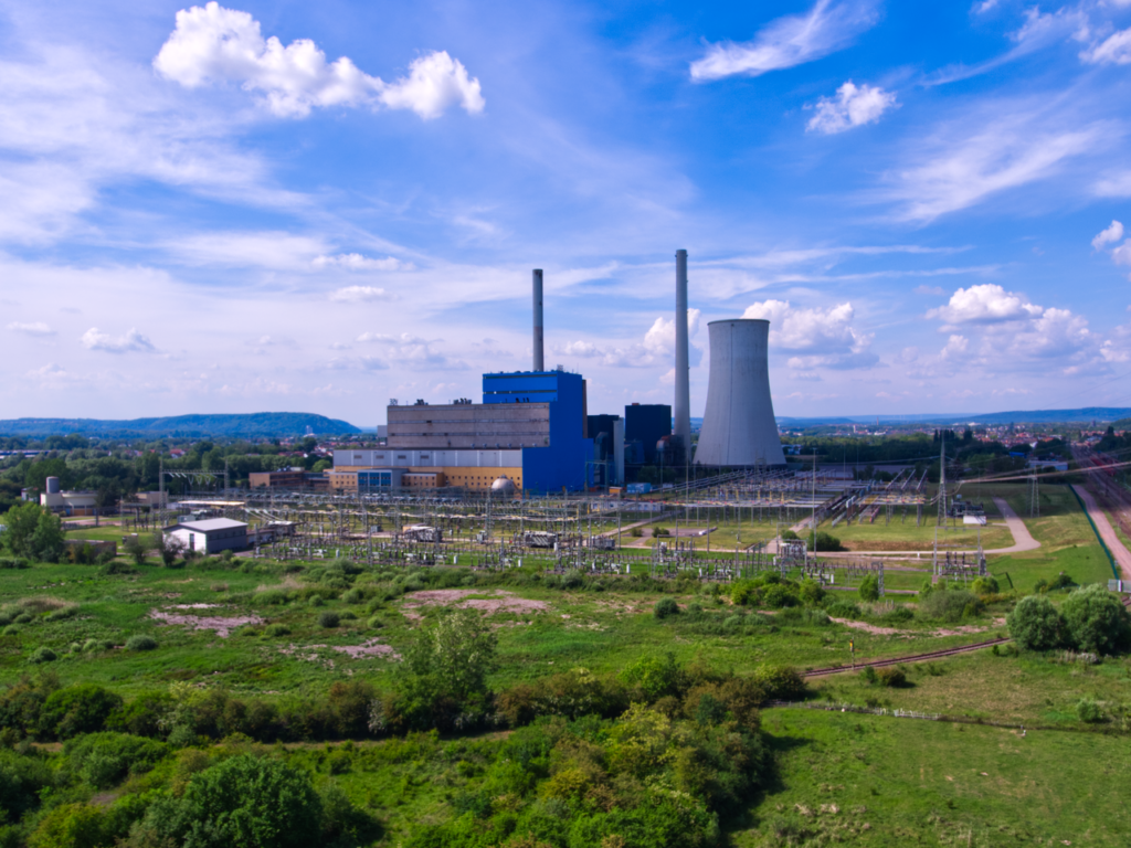 Kontrollierte Sprengung: Das ehemalige Kohlekraftwerk Ensdorf fällt endgültig. 300 Kilo Sprengstoff beenden ein Kapitel Industriegeschichte