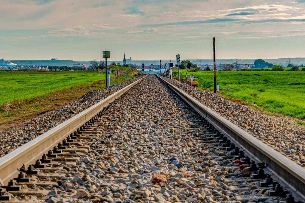 Ausbau stockt: Ein Drittel des deutschen Bahnnetzes bliebt ohne Elektrifizierung – 2024 wurden gerade 20 Kilometer mit Oberleitungen versehen