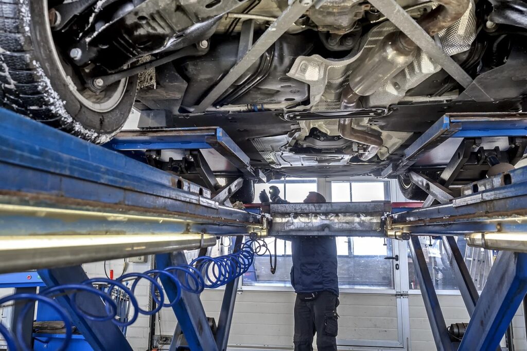 Die EU plant ein neues TÜV-Gesetz: Ältere Autos sollen jährlich zur Hauptuntersuchung – das betrifft rund 16 Millionen Halter in Deutschland und könnte den Umstieg auf E-Autos beschleunigen.