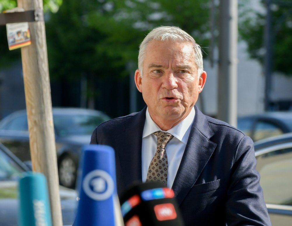 Arbeitszeitreform in BW: Weniger Stunden für Beamte ab 55, doch Bund fordert längere Arbeit und mehr Rentner im Job