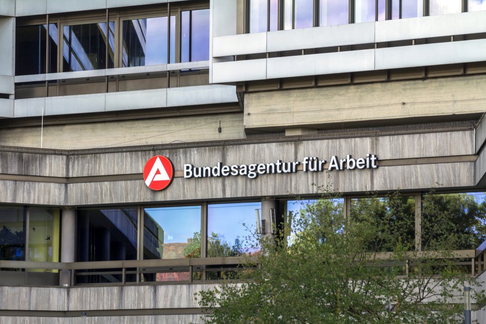 Krise bei der Jobvermittlung - die Bundesagentur für Arbeit erreicht ein Rekordtief bei der Vermittlung in den Arbeitsmarkt