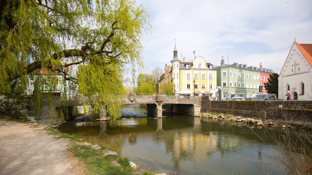 Eine marode Brücke verhindert in Fürstenfeldbruck den geplanten Einsatz von Elektrobussen – die Elektrobusse sind zu schwer