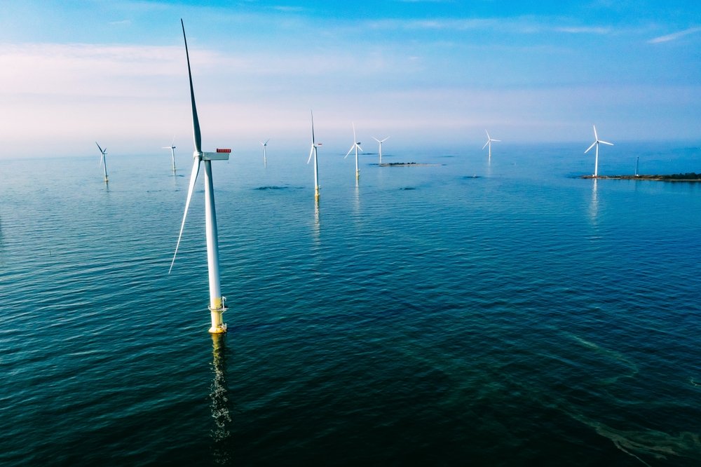 Der Solarboom drückt Strompreise und gefährdet die Offshore-Windkraft. Ohne Kurswechsel bricht der Ausbau weiter ein