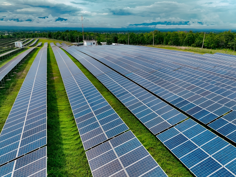 Germany is producing record amounts of green electricity. Neighbors are pleased with the export of electricity, while German consumers are bearing high green electricity costs.