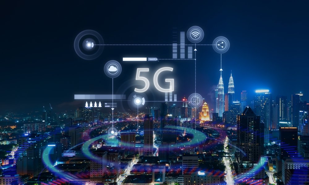 5G in Deutschland enttäuscht: Hohe Latenzen verhindern Echtzeitkommunikation. Industrie und autonomes Fahren bleiben auf der Strecke