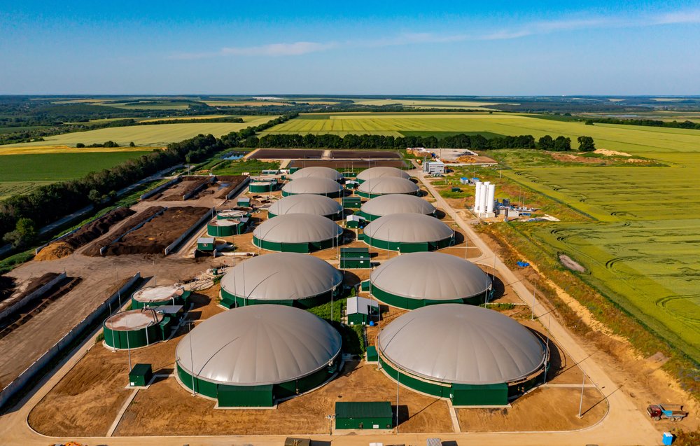 Biogas treibt Heizkosten nach oben. Biomethan gilt als klimafreundlich, doch hohe Gaspreise und das Gebäudeenergiegesetz belasten Haushalte.