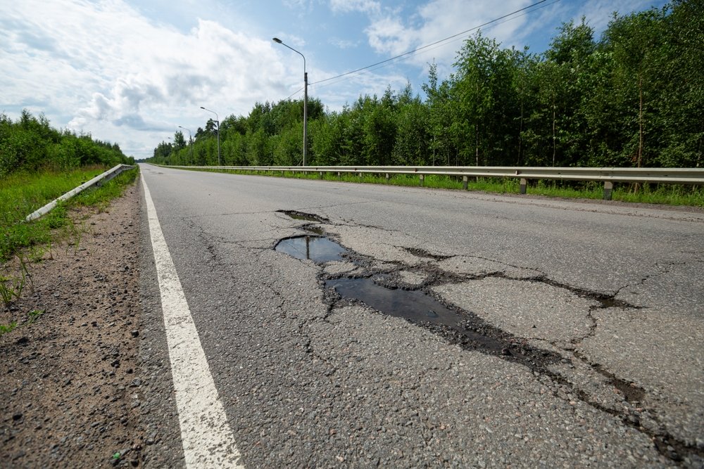 25.000 km der deutschen Fernstraßen mit gravierenden Mängeln - Sanierungsstau bedroht Straßen, Schienen und Brücken in ganz Deutschland