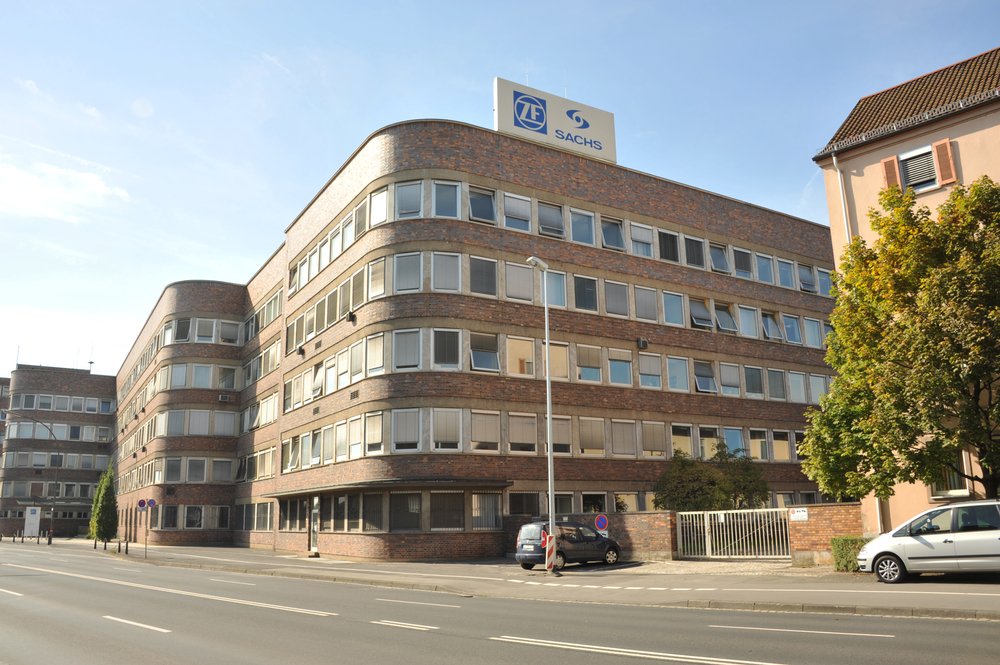 ZF plant in Schweinfurt einen Kahlschlag -  bis zu 4000 Arbeitsplätze betroffen - enorme Herausforderung für die Region durch Stellenabbau