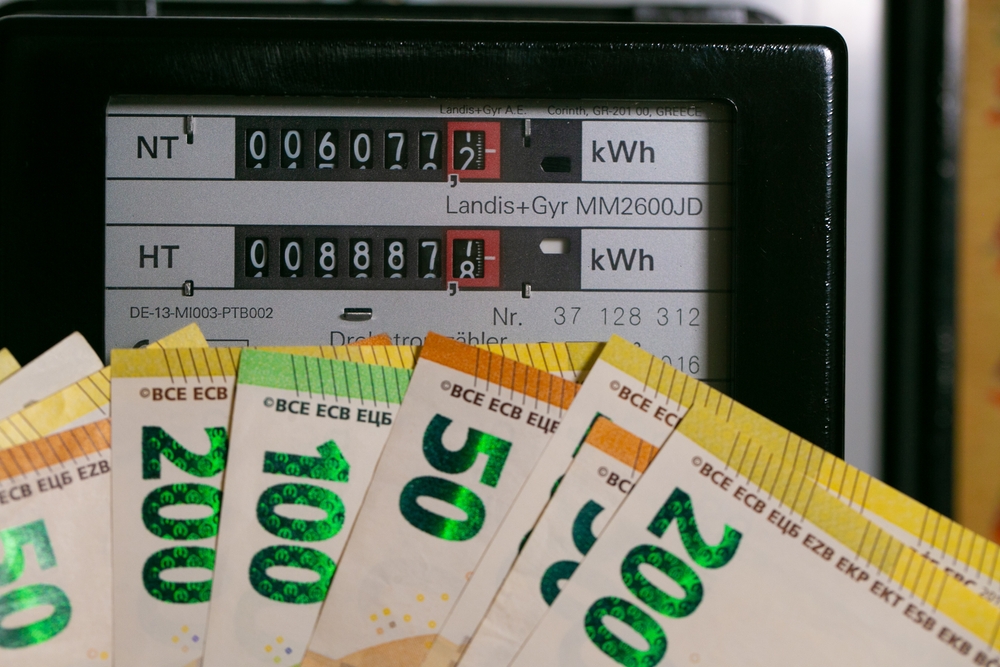 Many households are suffering from high energy prices, rising rents, and utility costs. They no longer have enough money to cover electricity and gas bills.