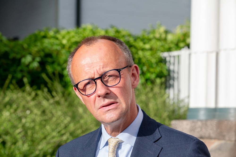 Dauerkrise, Reformstau und Bürokratie belasten die Wirtschaft. Merz reagiert auf Kritik  gereizt - die Konjunktur verharrt im Stillstand