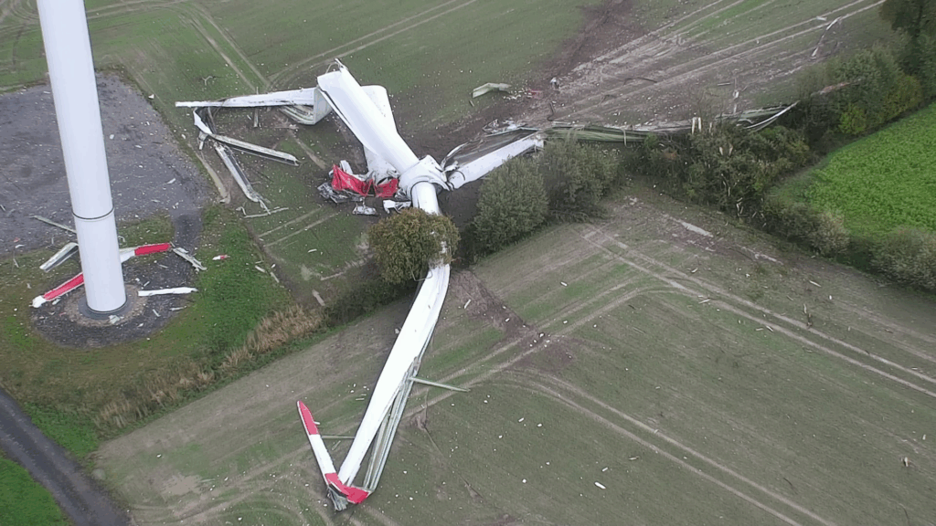 Anleger fürchten nach der Havarie einer Windkraftanlage um ihre Dividende, nachdem zwei baugleiche Windräder abgeschaltet wurden