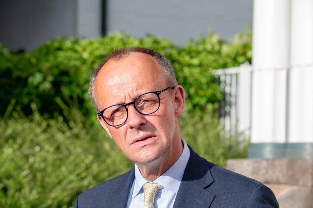 Dauerkrise, Reformstau und Bürokratie belasten die Wirtschaft. Merz reagiert auf Kritik gereizt - die Konjunktur verharrt im Stillstand