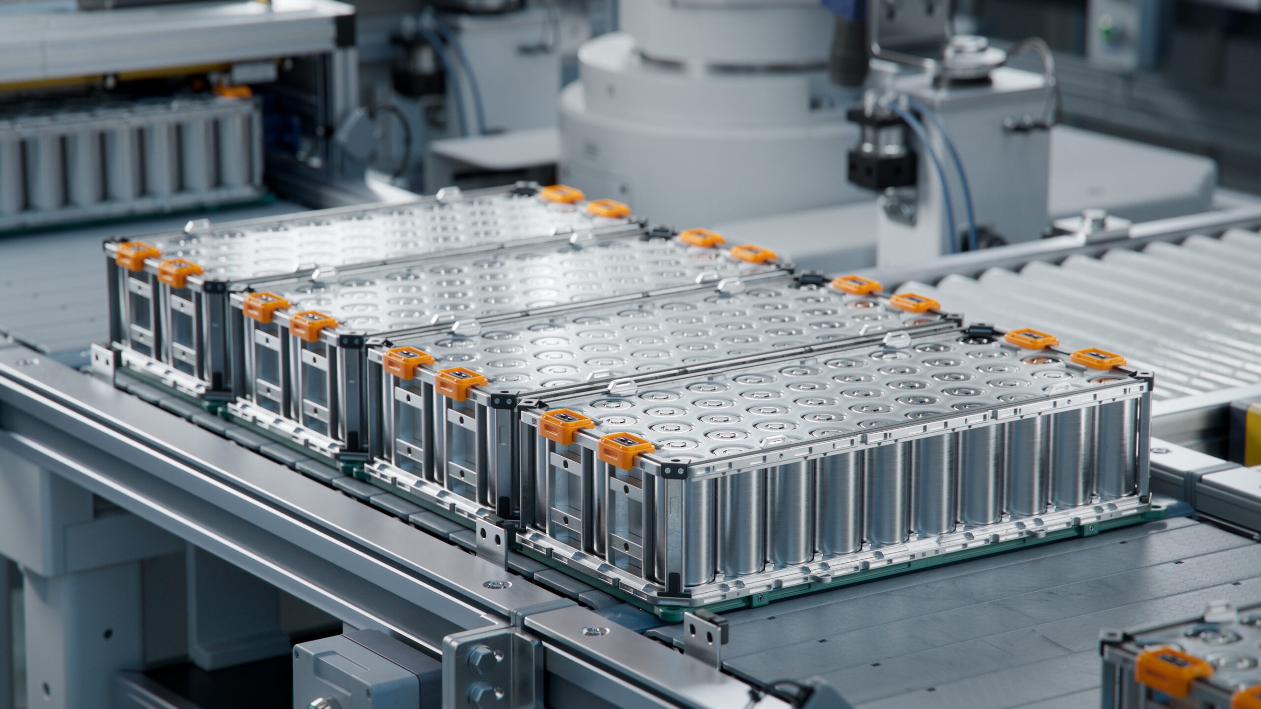 In Italy, the large-scale battery project by Stellantis, Mercedes and TotalEnergies is in danger of failing due to insufficient economic viability.