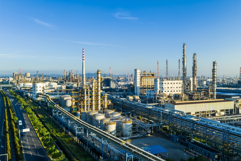 Chemieindustrie im Sinkflug: Reformstau, Energiekrise und politisches Zögern treiben Standortverlust und Jobgefährdung dramatisch voran