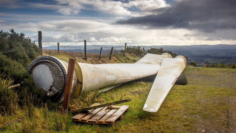 Windrad-Schrott bedroht Umwelt und Finanzen. Kostenexplosion, illegale Mülltransporte und Recycling-Chaos gefährden die Energiewende