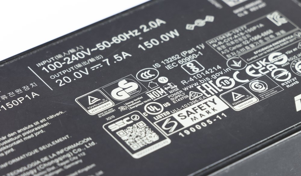 Warum die Spannung im Haushaltsnetz weltweit variiert und wie sich Stromsysteme historisch entwickelten – von 120 V/60 Hz bis 230 V/50 Hz