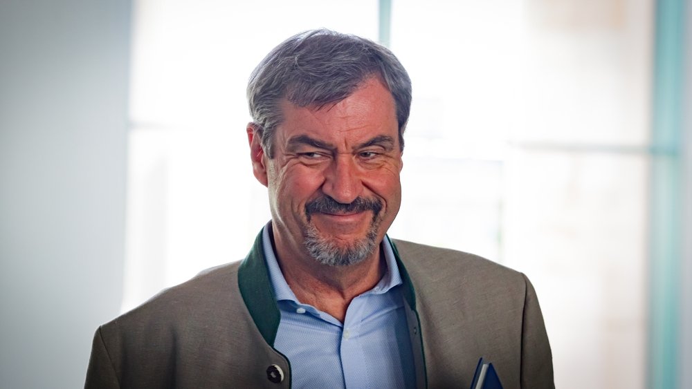 Söder fordert Mini-AKW, obwohl sie mit der Regierung nicht umsetzbar sind – sein Kurswechsel wirkt taktisch und vom AfD-Druck geprägt