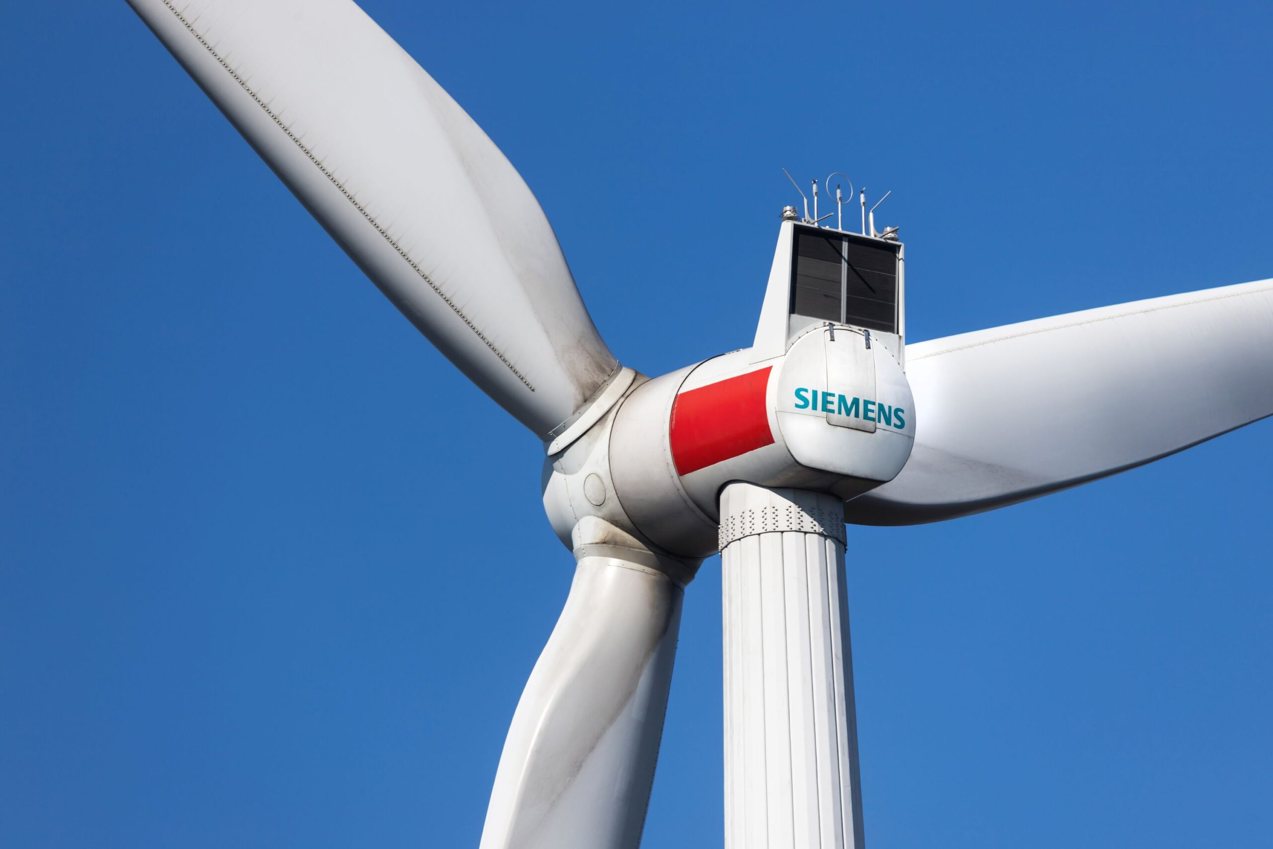 Investor demands spin-off of loss-making wind power business at Siemens Energy