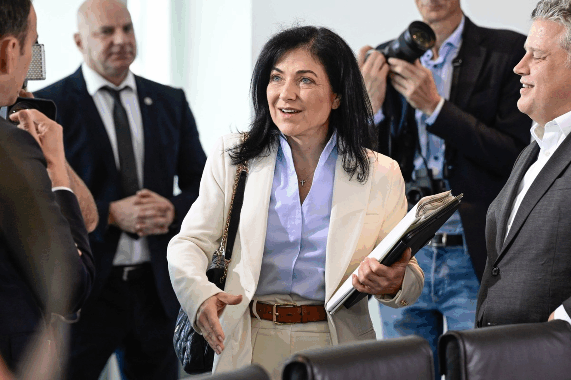 Katherina Reiche fordert längere Arbeitszeiten - doch hohe Energiepreise und Bürokratie bremsen Wachstum stärker als fehlende Arbeitsstunden