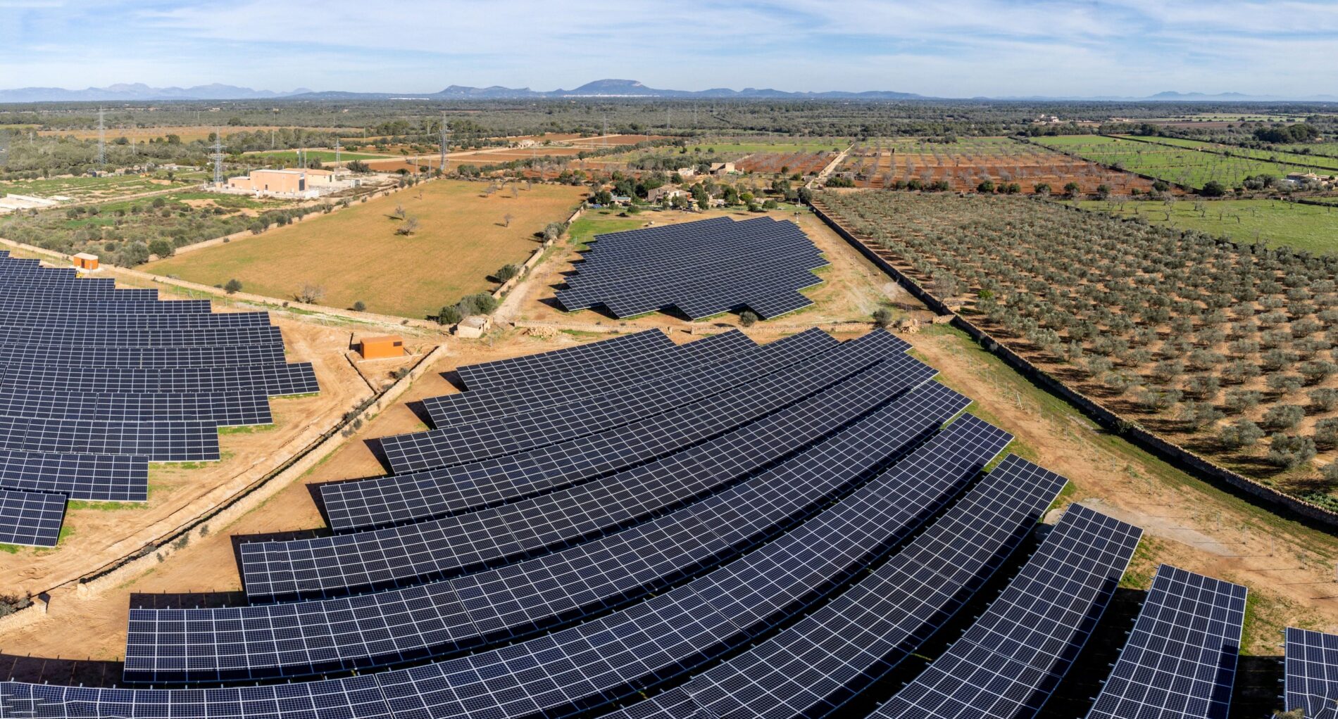 Spanien rutscht in eine energiepolitische Schieflage aus Überproduktion, hohem Gasanteil, Strompreisdruck und wachsendem Netzengpass