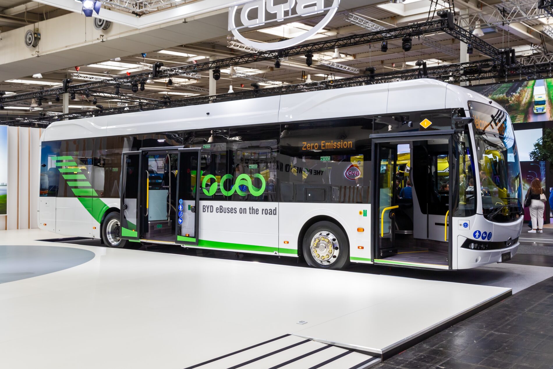 Deutsche Bahn - Staatskonzern bestellt Elektrobusse in China, obwohl Politiker zu Standortpatriotismus zum Schutz der Industrie aufrufen