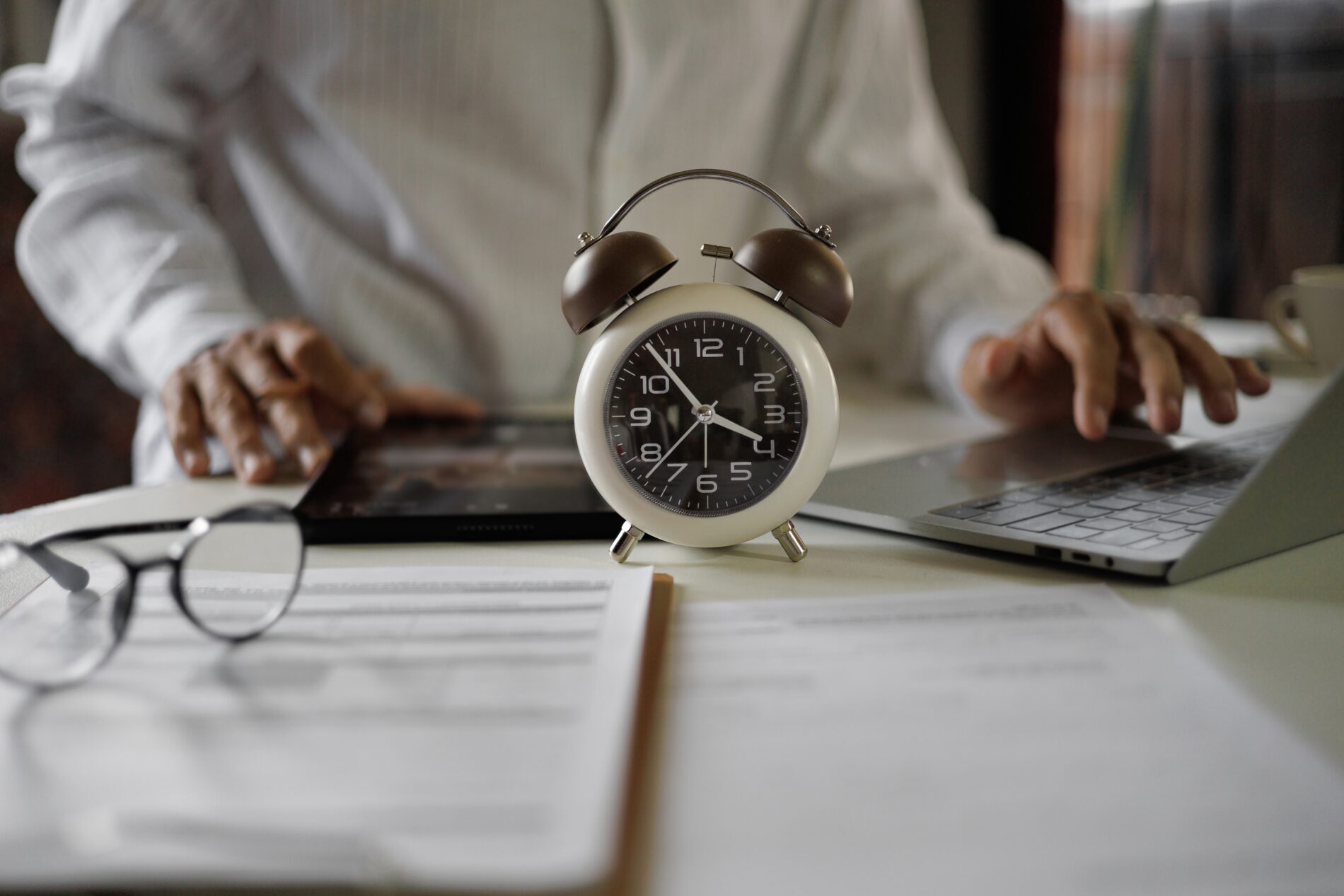 Survey: Large majority of employees demand a limit on working hours – DGB warns against weakening the eight-hour day.