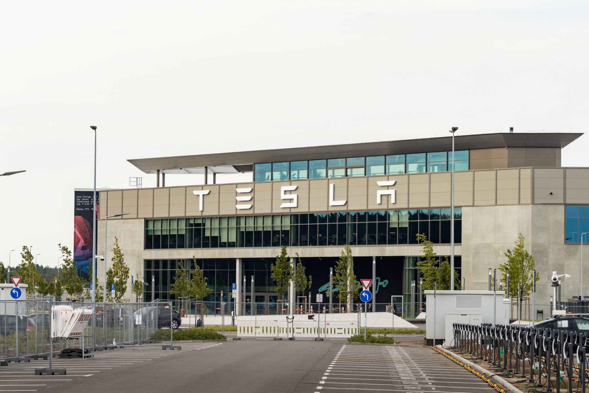 Grünheide im Kahlschlag – Tesla hat still und heimlich 1.700 Stellen abgebaut