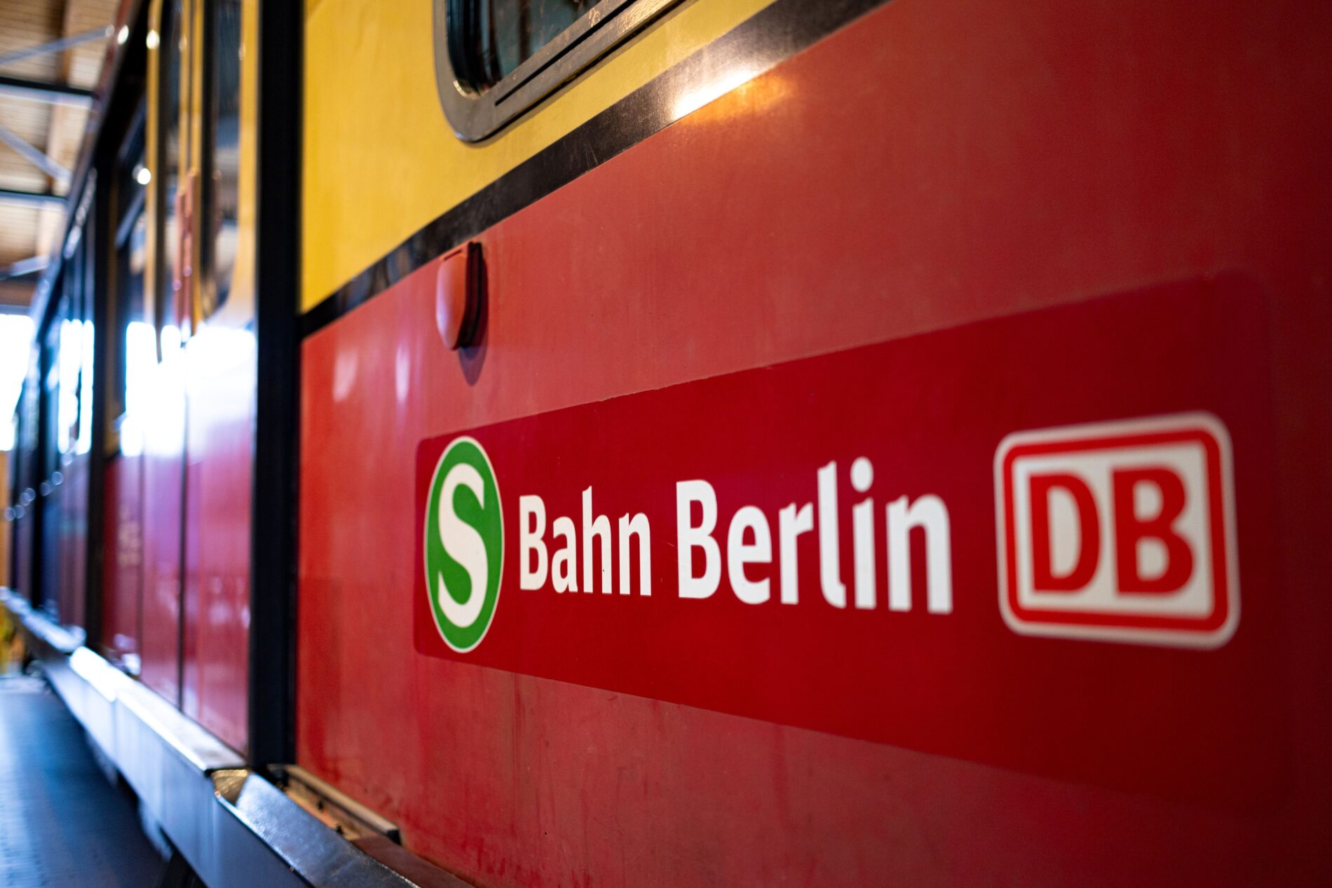 Durchtrenntes Kabel legt große Teile der Berliner S-Bahn tagelang lahm - Bundespolizei ermittelt wegen Sabotage