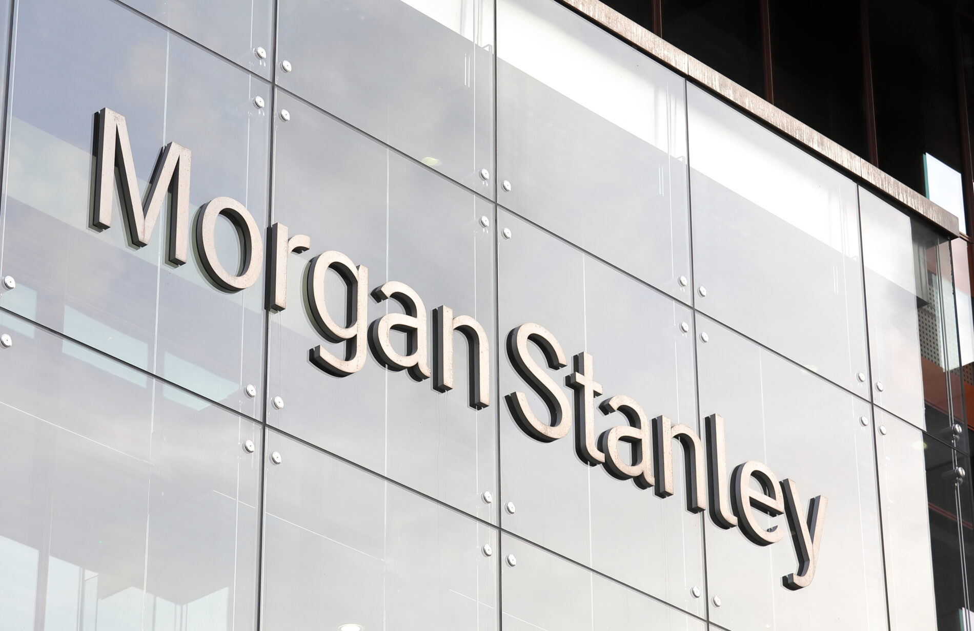 Morgan Stanley sieht bis 2030 über 200.000 Jobs bei Europas Banken gefährdet – KI, Filialabbau und Kostendruck treiben den Umbau