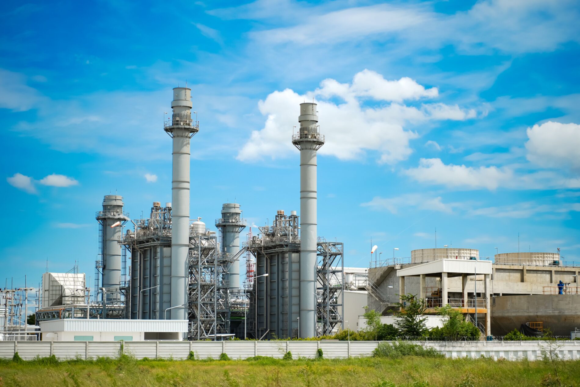 EU genehmigt nur 12 GW Gaskraftwerke statt der benötigten 22,4 GW - in Dunkelflauten drohen teure Stromstunden und Blackout-Risiken