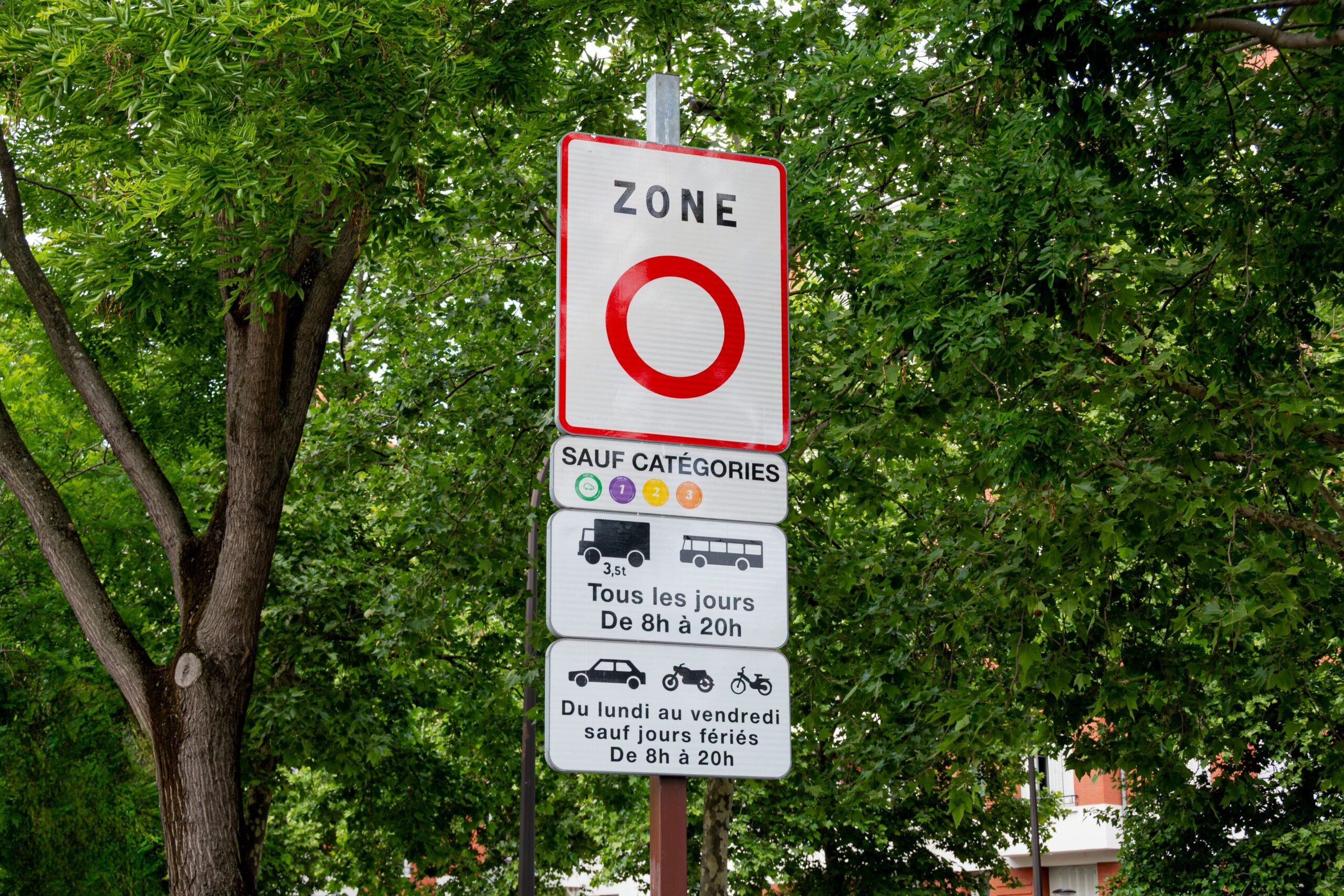 Frankreich schafft Umweltzonen in Städten ab –  Schluss mit sozialer Ungerechtigkeit