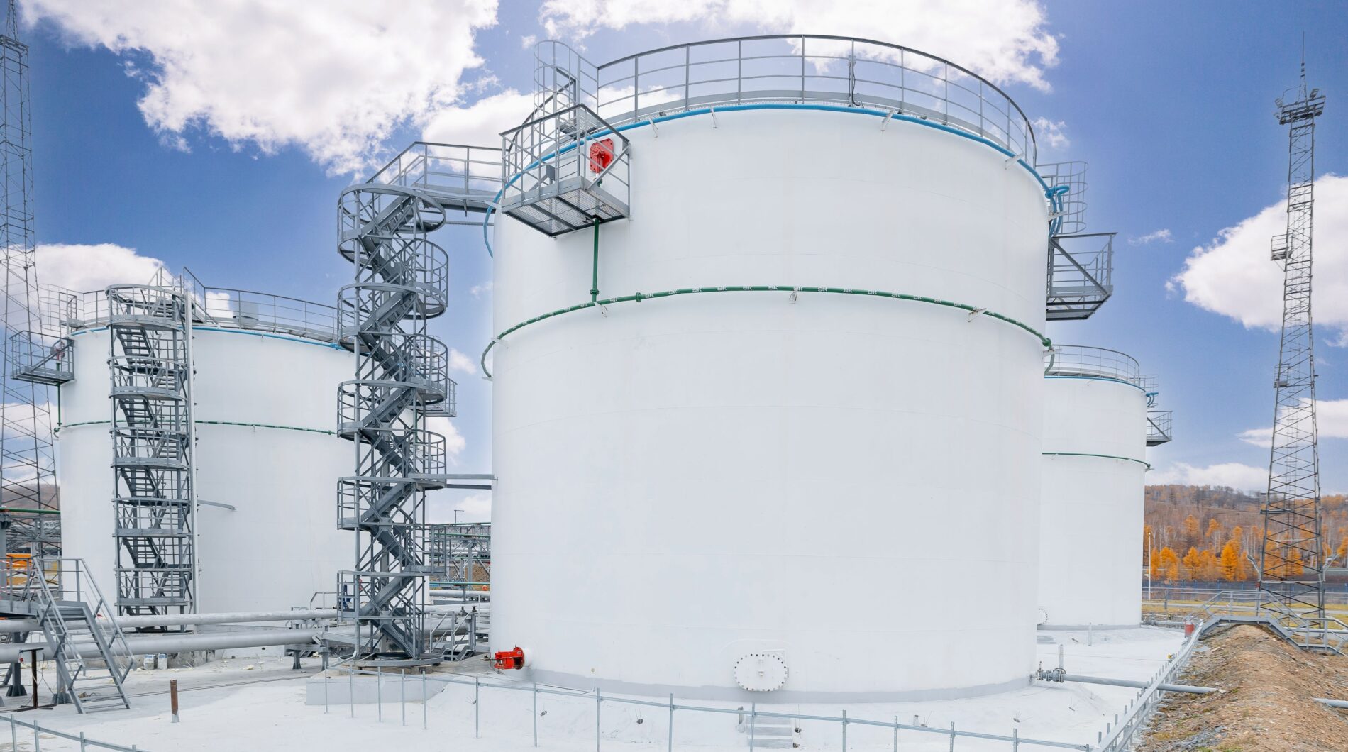 Trump-Vertrauter übernimmt mit Tanklager und Pipelines einen Großteil deutscher Energieinfrastruktur – Risiken für eigenständige Versorgung