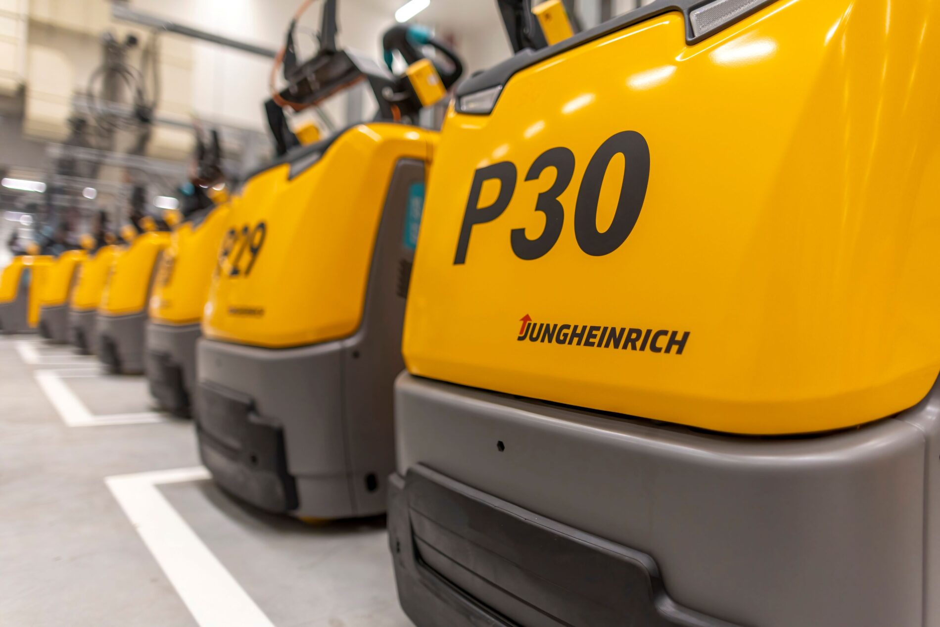 Jungheinrich schließt das Gabelstapler-Werk Lüneburg bis 2027 und streicht 500 Jobs in Deutschland - Preisdruck aus Asien treibt den Umbau